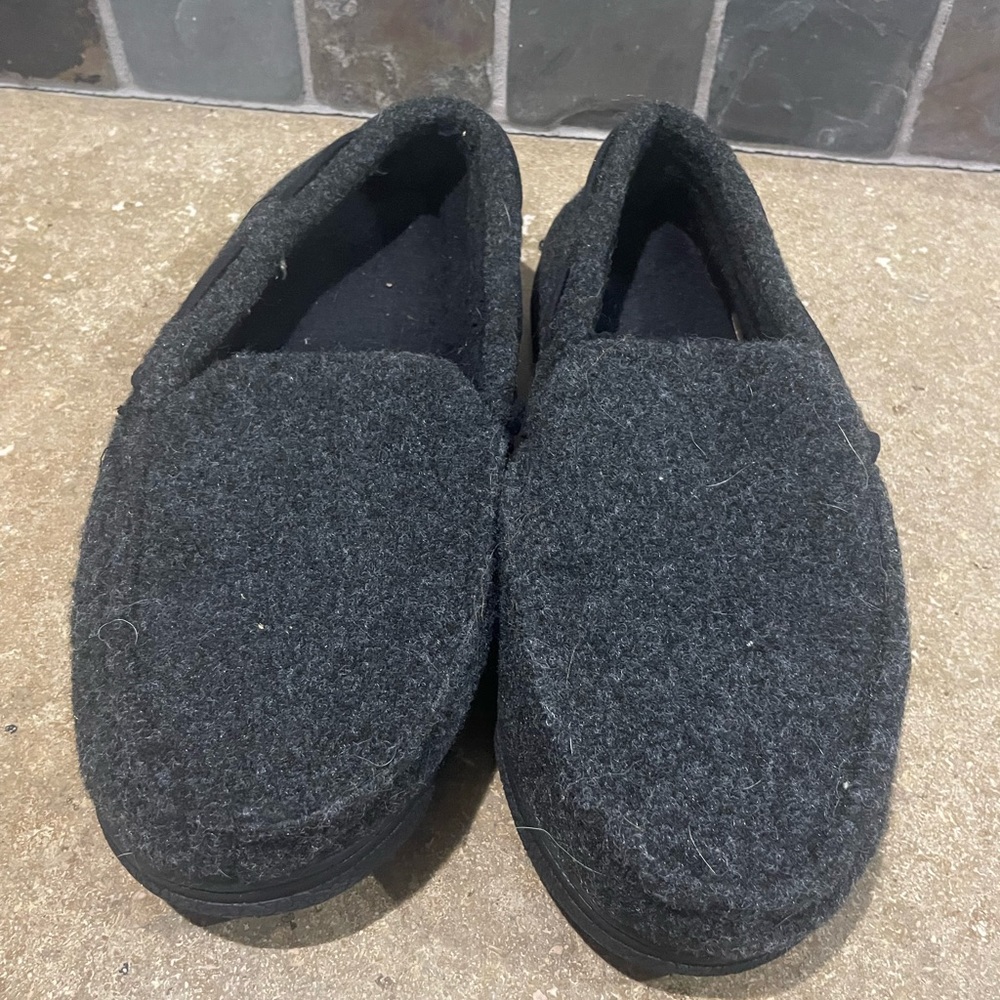 Men’s dearfoams house slippers. Size XL 13-14.